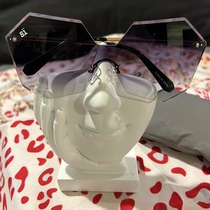 Si Wear Sunglasses